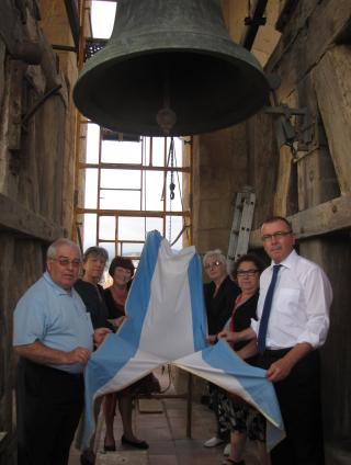 L'alcalde de Reus, el Prior i representants del Grup de Misericòrdies han assistit a l'acte de l'hissada de la bandera Mariana.