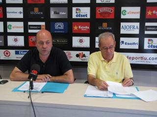 Imatge de la roda de premsa del regidor d'esports i el president del Club de Futbol Reus Deportiu.