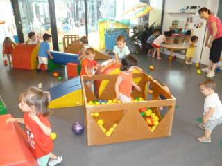 Imatge d'alguns infants a Mas Pintat.