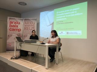 Presentació del taller: Consells bàsics per a la conservació del nostre arxiu en paper