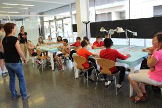 Taller d'escriptura medieval per a infants