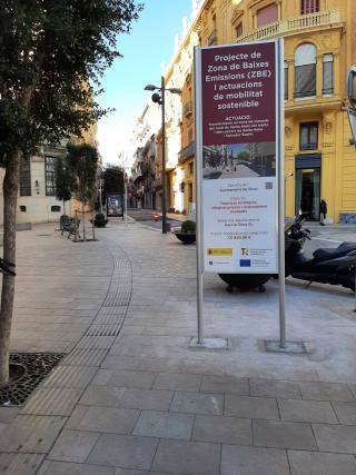 Cartell ZBE al raval de Santa Anna