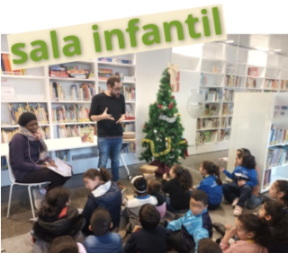 Conta contes a la biblioteca Pere Anguera