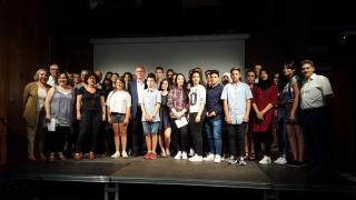 Imatge de l'acte de presentació de les propostes amb els membres del Consell de Joves i representants municipals