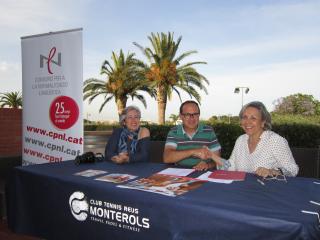 Una imatge de la signatura del conveni, a les instal·lacions del Club Tennis Reus Monterols