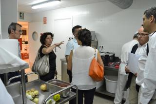 Un moment de la visita d'aquest dilluns al Programa de Gestió Alimentària de Reus