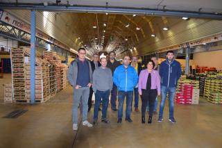 Imatge visita regidora Vilella als paradistes del Mercat del Camp que col·laboren amb el Programa de Gestió Alimentària de Reus 