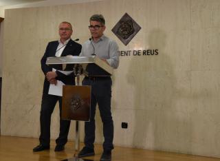 L'alcalde Carles Pellicer i el regidor Marc Arza durant la roda de premsa