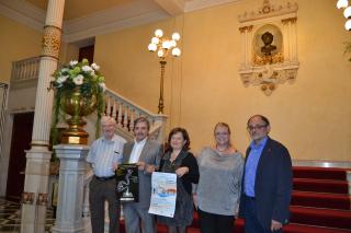 Imatge dels organitzadors de l'espectacle i l'exposició dedicats a la cultura russa aquest dimarts al Teatre Fortuny
