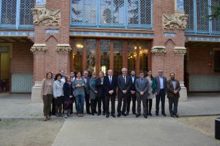 Imatge de família de la trobada entre els ajuntaments de Reus i Tarragona a l'Institut Pere Mata de Reus