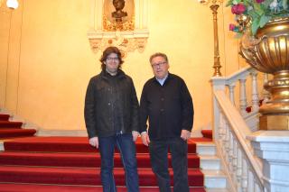 Imatge del director de l'Orquestra Camera Musicae, Tomàs Grau, (esquerra) i el regidor de Cultura i Joventut, Joaquim Sorio