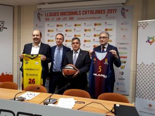 Imatge de la presentació de la Final, amb el regidor Cervera, el vicepresident de la Federació i els representants dels clubs
