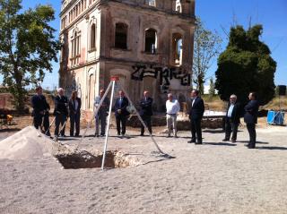 Primera pedra de la seu del Consell Internacional dels Fruits Secs a Mas Barrufet