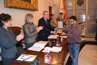 Foto del lliurament de la Medalla de la Ciutat a Jaume Amenòs