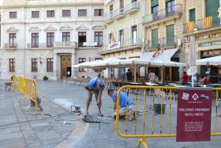 Foto dels treballs a la plaça del Mercadal
