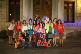 Foto dels participants a una de les activitats del Kit de la qüestió