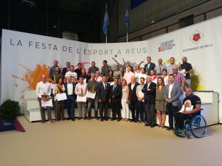 Foto de família guardonats Premis Esport i Ciutat Reus 2018
