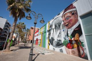 Imatge del grafit a la façana del Mercat del Carrilet