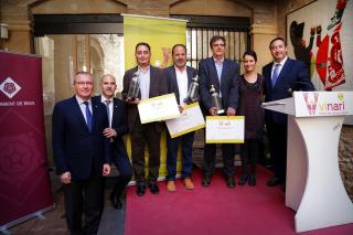 Foto dels guardonats als Premis Vinari