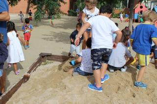 Imatge d'arxiu d'un pati a una escola de Reus