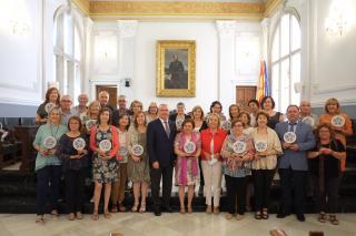 Foto de família de l'acte de reconeixement als docents jubilats aquest any