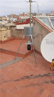 Dispensador de pinso per a coloms
