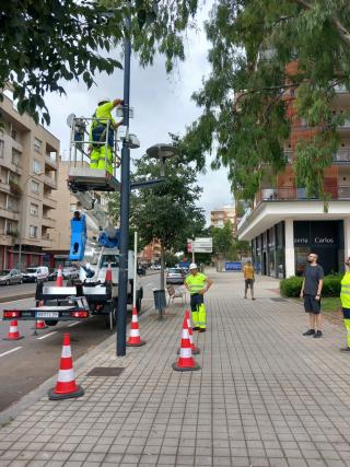 Instal·lació dels sensors de qualitat de l'aire de la ZBE