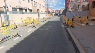 Construcció d'un pas de vianants al carrer de la Mineta