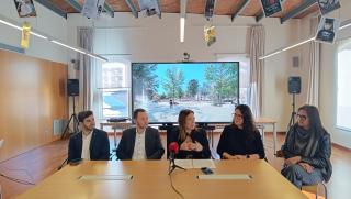 Roda de premsa de presentació de la nova zona verda de davant la biblioteca