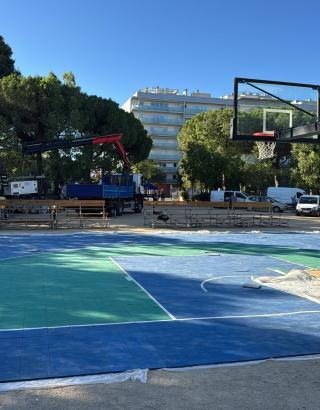 Muntatge pista 3x3 al parc de Sant Jordi