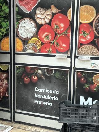 Rètol d'un establiment de la ciutat