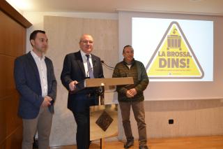 Roda de premsa «La brossa, dins!»