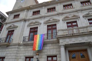 Bandera LGTBI al palau municipal