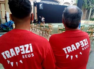 Joves migrats fan voluntariat al Trapezi
