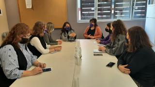 Visita de la consellera d'Igualtat i Feminisme, Tània Verge al Casal de les Dones