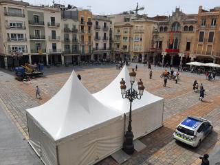 Muntatge plaça del Mercadal Sant Jordi 2022