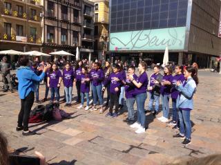 Coral infantil a la plaça del Mercadal Premi de Composició