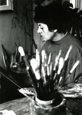 Isabel Mas treballant. 1973. Del fotògraf Josep Branchat. Fons familiar germans Salter Mas