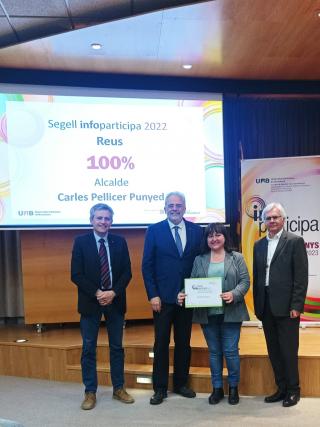 Montserrat Flores recull el segell Infoparticipa