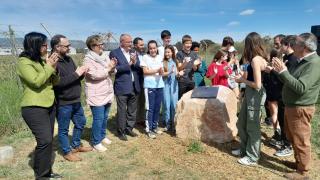 Acte d'inauguració d'una placa al Pi de Bofarull