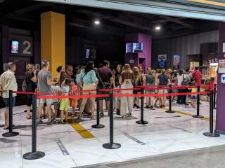 Imatges d'una cua al cinema