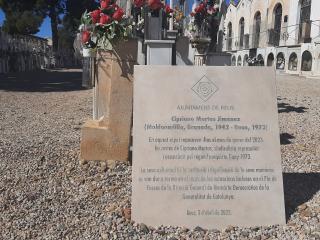 Placa en record a Cipriano Martos al Cementiri General de Reus. 