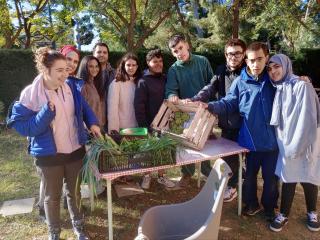 Alumnes del cicle formatiu IFE «Cures d’animals i espais verds» de l’Institut Gaudí