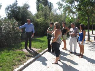 L'alcalde Carles Pellicer i el regidor de Via Pública Hipòlit Monseny durant la visita a Jardins de Reus.