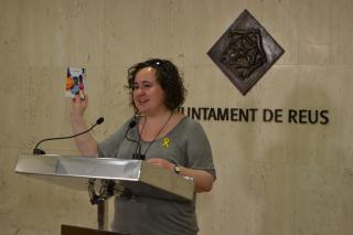 Imatge de la regidora Montserrat Flores durant la presentació de la programació d'estiu dels Centres Cívics de Reus
