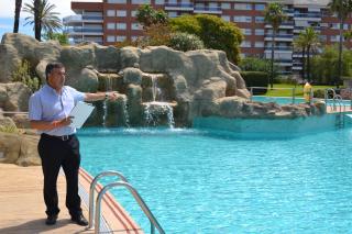 Imatge de l'acte de presentació de la nova temporada a les Piscines Municipals amb el regidor Jordi Cervera