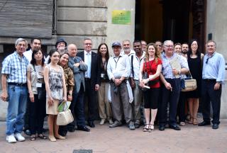 Inauguració de la placa d’homenatge al Dr. Romà Perpinyà amb la presència d'alguns dels assistents al Congrés Fuzzy.