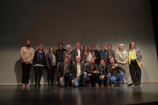 Imatge dels premiats i el jurat del Memorimage 2014 amb l'alcalde, Carles Pellicer, i el regidor de Cultura, Joaquim Sorio