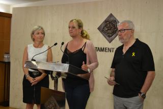 Imatge presentació A Cop de Pedal, amb la representant d'Elring Klinger, la regidora Caelles i Josep M. Galofre