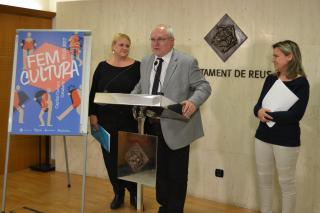 Imatge de la presentació de la jornada Recercat amb la regidora Caelles, Lluís Puig i Montserrat de Anciola